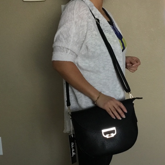 Black crossbody purse - Picture 3 of 3